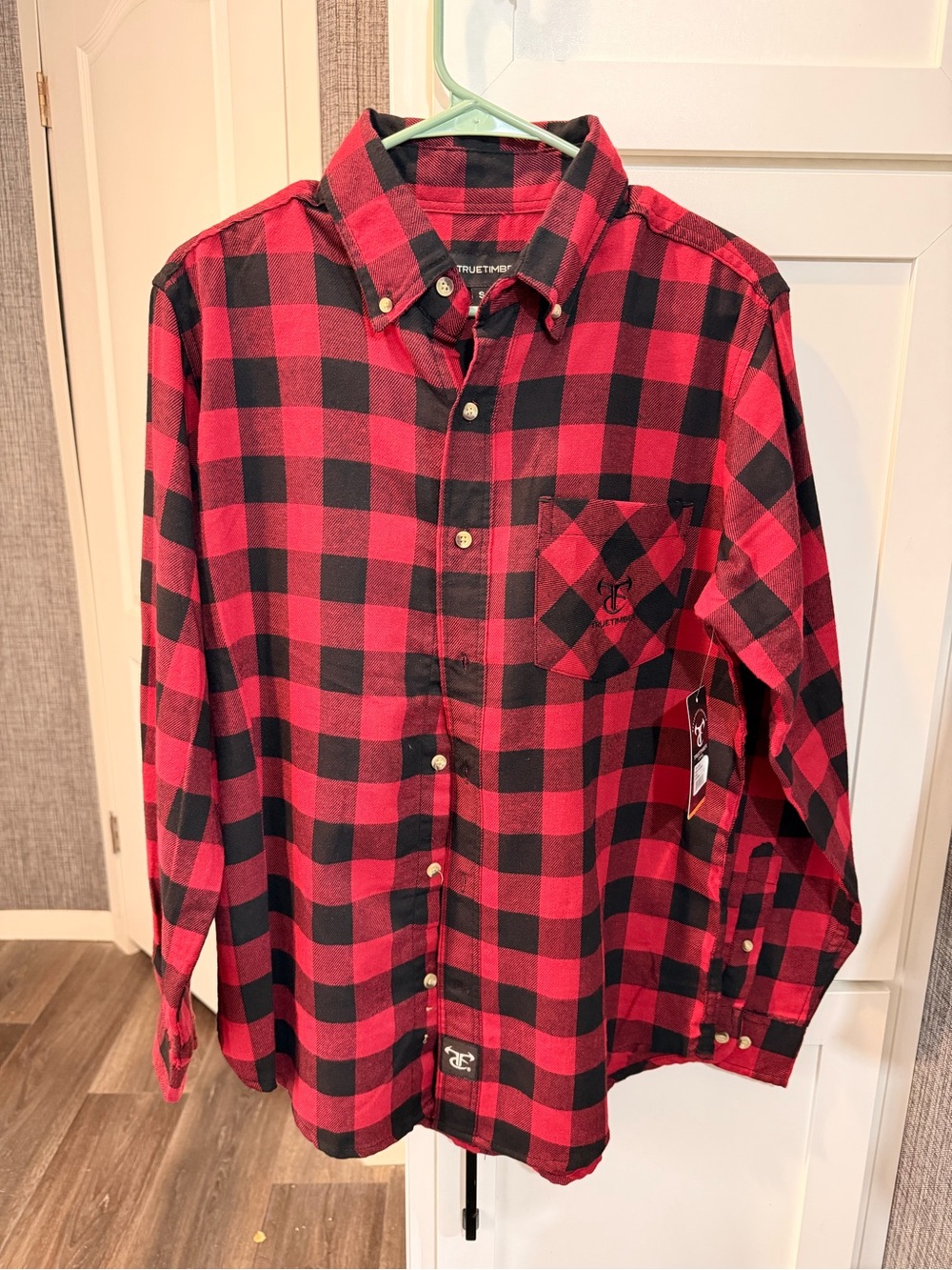 TrueTimber Men’s Red & Black Buffalo Plaid Button-Down Shirt
